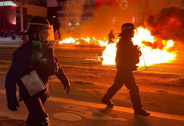 Parisdə pensiya islahatlarına qarşı etirazlar davam edir -