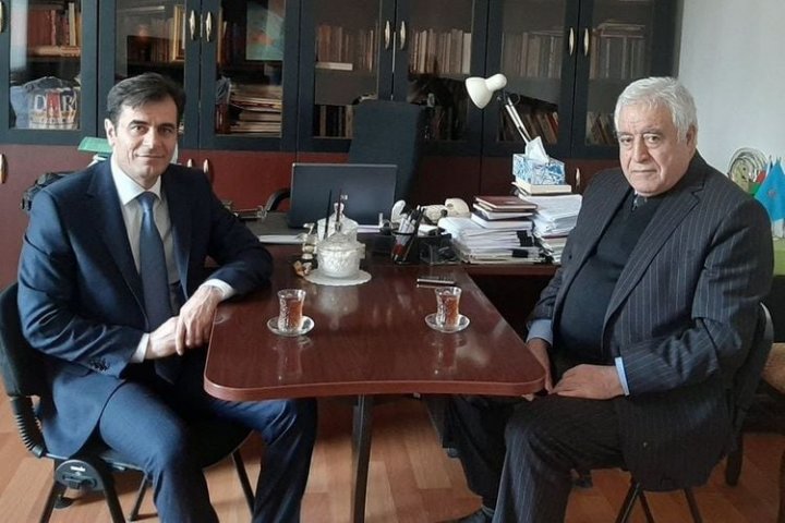 Gəlin, sizə onun necə yaşadığından danışım...