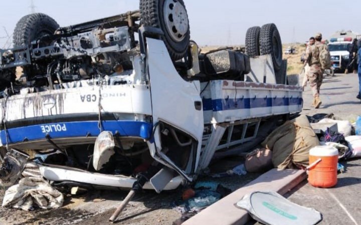 Pakistanda polis avtomobilinə hücum olub