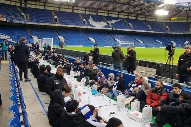 “Çelsi”nin stadionunda iftar süfrəsi açıldı -