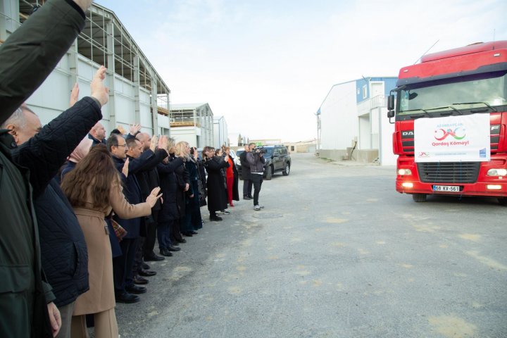 Növbəti yardım tırları Bakıdan Türkiyəyə yola salınıb