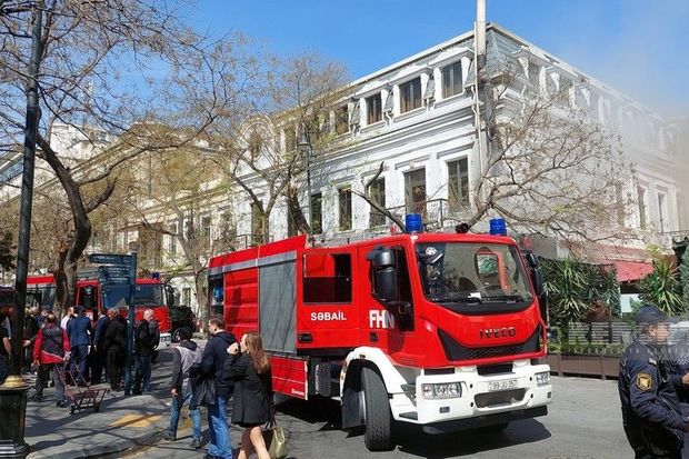 Bakının mərkəzində restoranda yanğın söndürülüb -