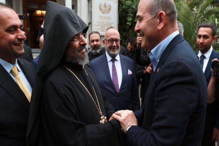 Türkiyənin daxili işlər naziri ermənilərin patriarxını ziyarət etdi –