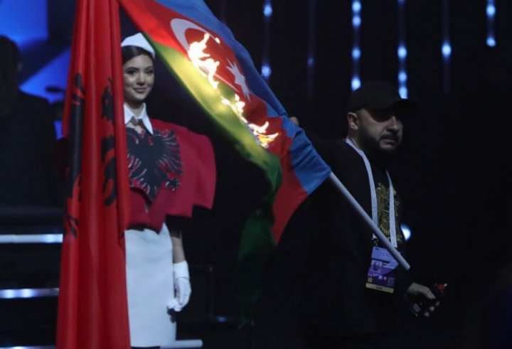 Bayrağımıza od vuran erməni