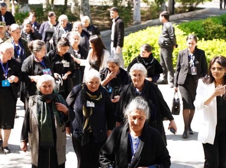 Tərtərdən gətirilən şəhid anaları Bakıda tibbi müayinələrdən keçdilər -