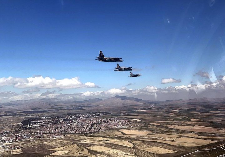 Azərbaycan Ordusunun pilotları Türkiyədəki təlimdə növbəti tapşırıqları icra edib