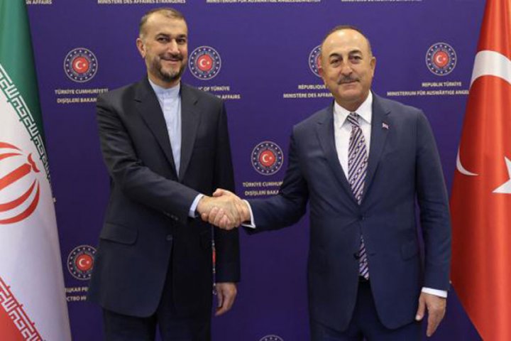 Çavuşoğlu iranlı və rusiyalı həmkarları ilə Azərbaycanı müzakirə etdi -