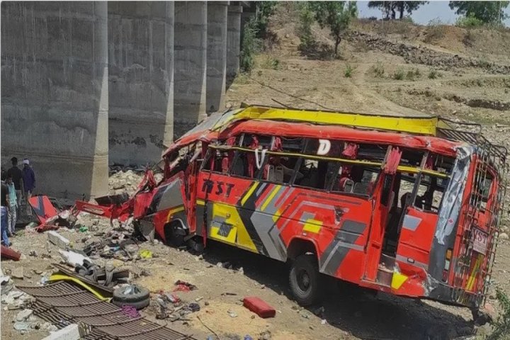 Hindistanda avtobus qəzaya uğrayıb