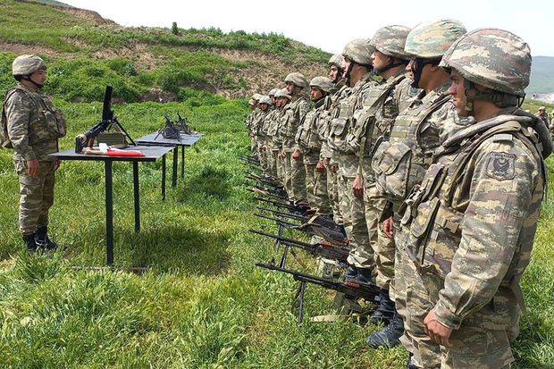 Azərbaycanda hərbi vəzifəlilərin təlim toplanışı başa çatdı