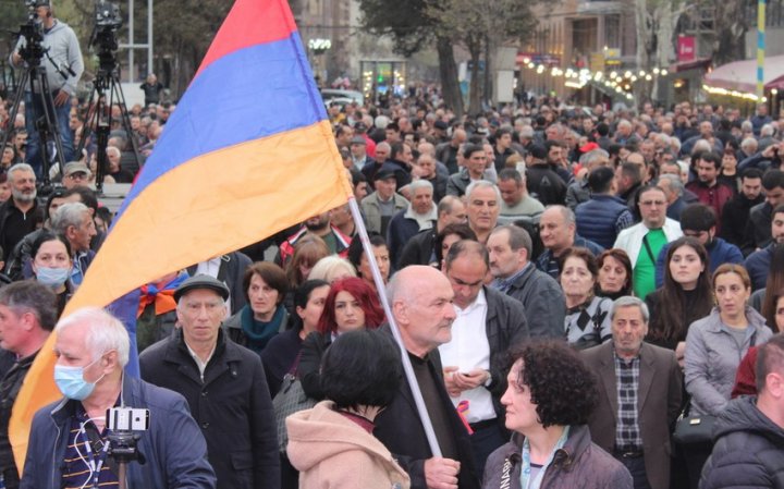 Ermənistanda İkinci Qarabağ müharibəsi iştirakçılarının yaxınları aksiya keçirir