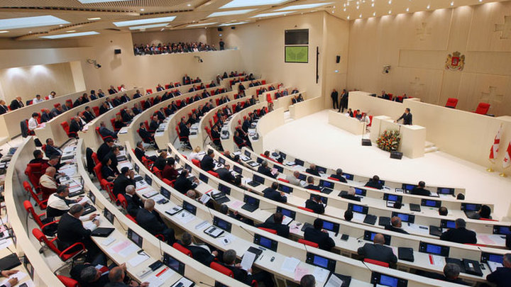 Gürcüstanda parlament Prezidentin səlahiyyətlərini məhdudlaşdırdı