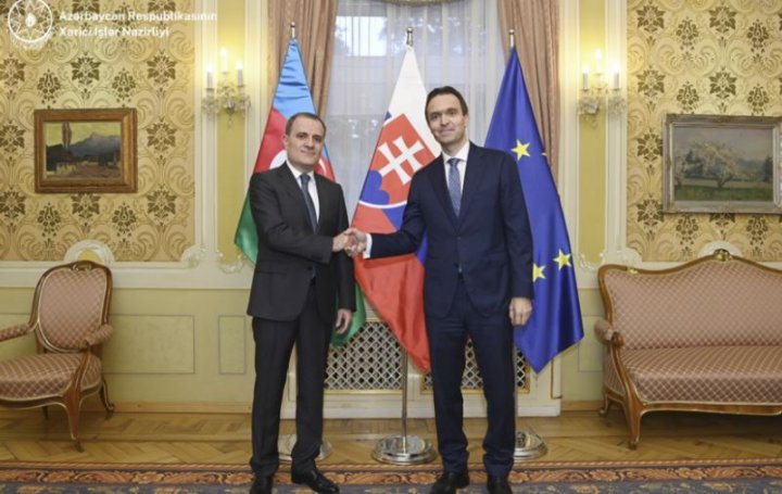 Ceyhun Bayramov Slovakiyanın Baş naziri ilə görüşüb