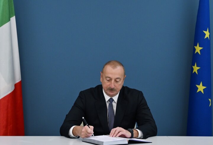 İlham Əliyev İtaliyanın Azərbaycandakı səfirliyində olub -