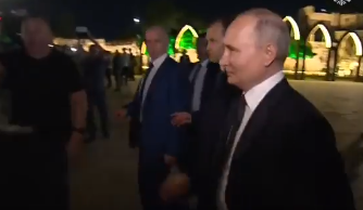 Putin Dərbənddəki Nizami Gəncəvi parkında... –