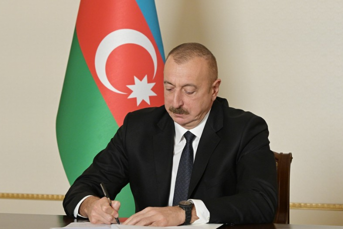 Bir qrup dövlət qulluqçusu təltif edilib -