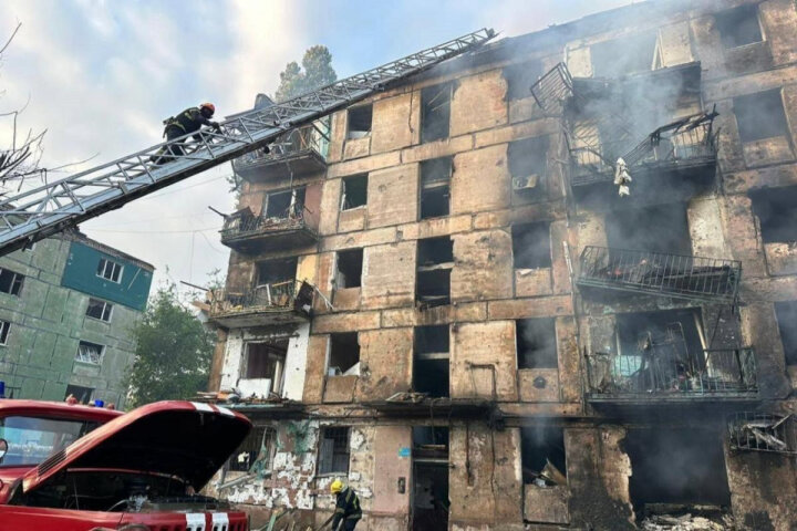 Rusiya qüvvələri Krivoy Roqda yaşayış binasını vurub -