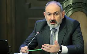 Paşinyan Ermənistanın gerbini tənqid etdi