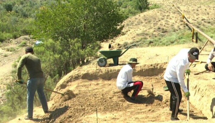 Naxçıvanda antik dövrə aid qəbir abidəsi və keramika nümunələri aşkarlanıb -