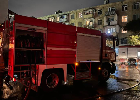 Bakıda yaşayış binasında yanğın