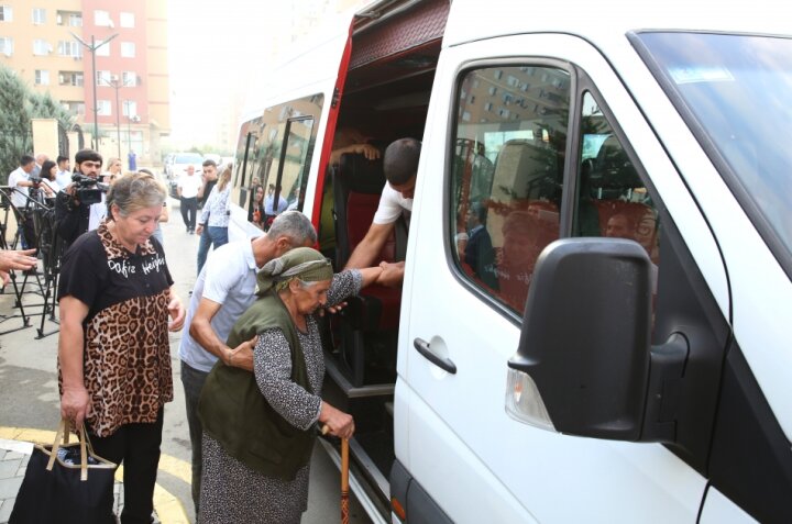 Laçının daha 52 sakini doğma yurda yola salındı -