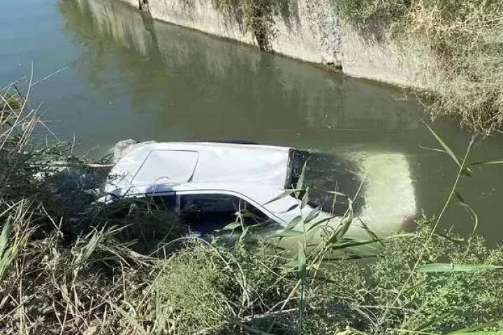 Ermənistanda avtomobil kanala düşüb