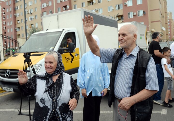 Füzulinin daha 102 sakini doğma yurda yola salındı