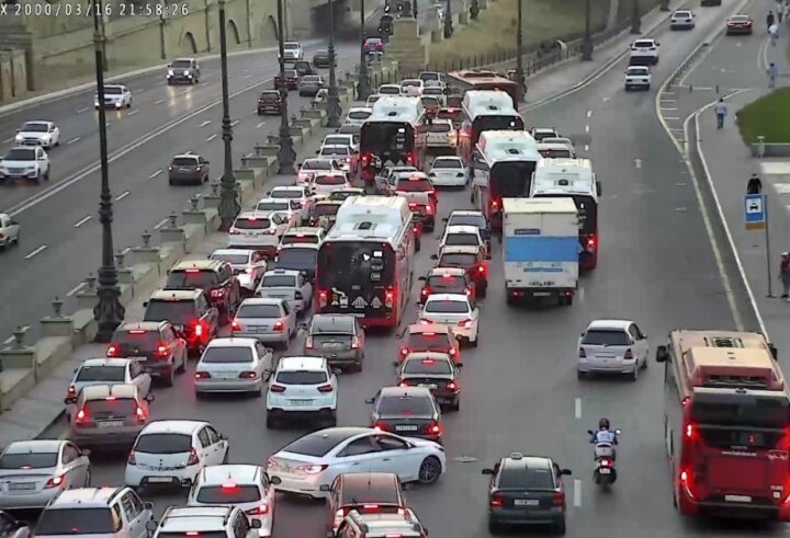 Bakının bir sıra yollarında sıxlıq var -