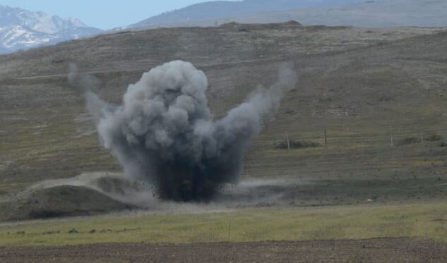 Şuşada Azərbaycan Ordusunun nəzarəti altına keçmiş ərazidə traktor minaya düşüb -
