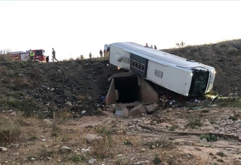 Türkiyədə sərnişin avtobusu dərəyə aşdı