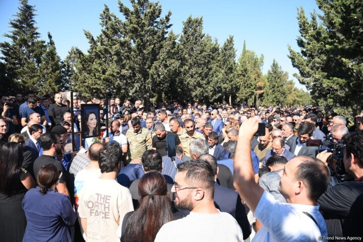 QƏNİRƏ PAŞAYEVA II FƏXRİ XİYABANDA DƏFN OLUNDU