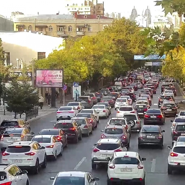 Bakının bu yollarında tıxac var -