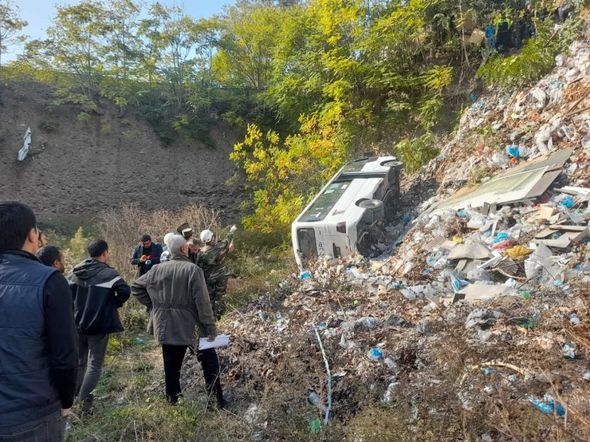 Gəncədə sərnişin avtobusu aşdı -