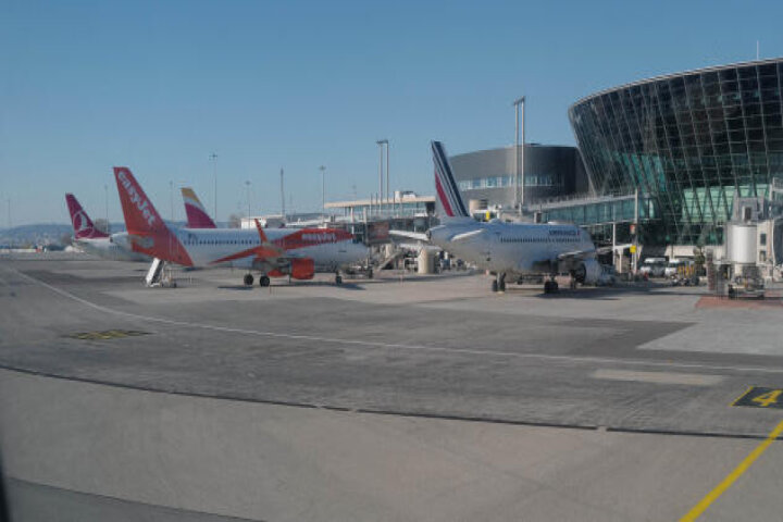 Fransa aeroportları bomba təhlükəsinə görə boşaldılıb