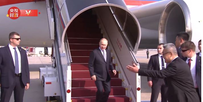 Putin Çinə ikigünlük səfərə gedib