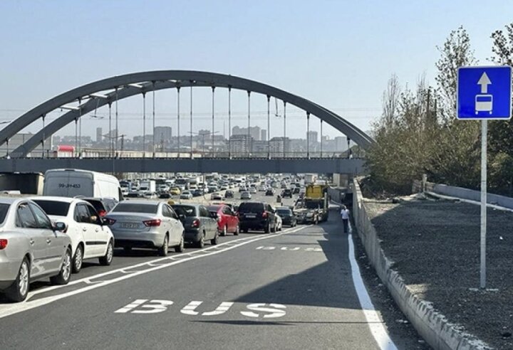 Avtobus zolağına çıxan nəqliyyat vasitələri cərimələnəcək