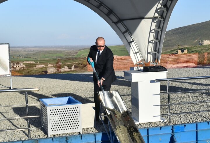 Prezident Füzuli rayonunda Qarğabazar kəndinin təməlini qoyub -