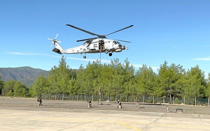 Azərbaycan xüsusi təyinatlıları şərti düşmən arxasına helikopterdən enmə tapşırıqları icra edib -