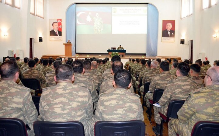 Hərbçilərin maaşının artırılması məsələsi müzakirə olundu -