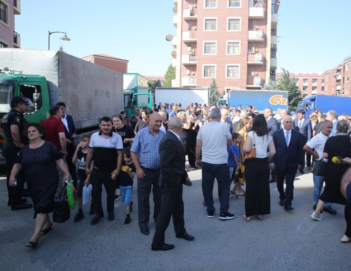 Bu ilin sonunadək daha 215 ailə azad olunmuş ərazilərə köçürüləcək - Bu ilin sonunadək daha 215 ailə azad olunmuş ərazilərə köçürüləcək -