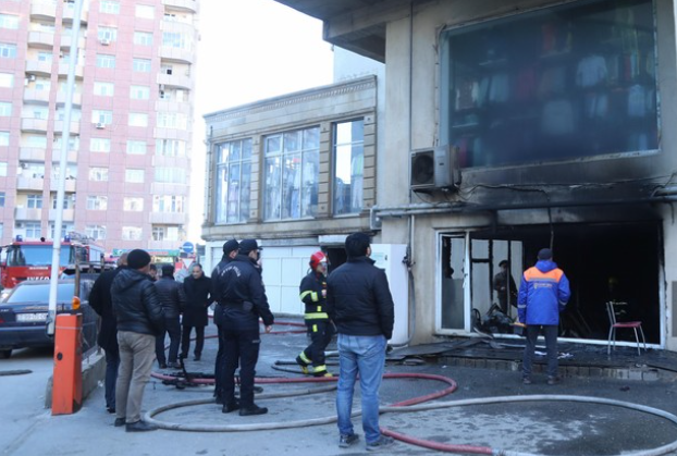 Yeni Yasamalda çoxmərtəbəli yaşayış binasındakı yanğın söndürüldü - Yeni Yasamalda çoxmərtəbəli yaşayış binasındakı yanğın söndürüldü -