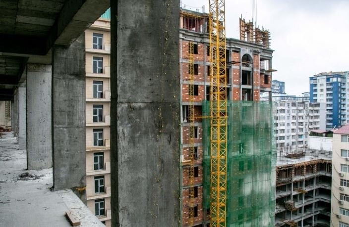 Azərbaycanda qanunsuz tikilmiş obyektlərin elektrik şəbəkəsinə qoşulması qadağan edilib