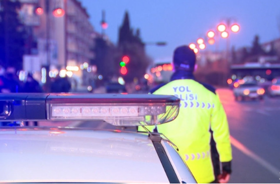 Yol polisi bayramla əlaqədar hərəkət iştirakçılarına müraciət etdi Yol polisi bayramla əlaqədar hərəkət iştirakçılarına müraciət etdi