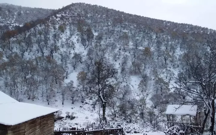 Bəzi yerlərdə yağış, dağlıq rayonlarda qar yağıb -