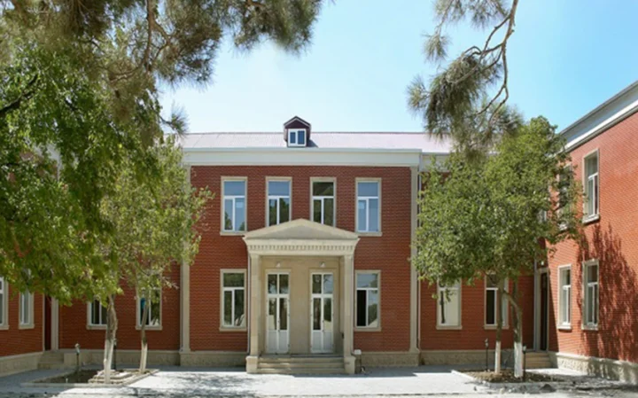 Bakıda qızılcaya görə bir məktəbin ibtidai sinifləri distant tədrisə keçib