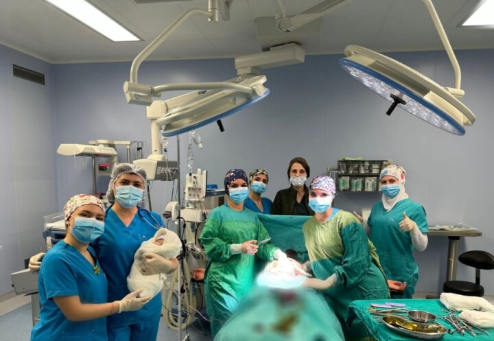 Yeni ilin ilk körpəsi Yeni Klinikada dünyaya gəlib -