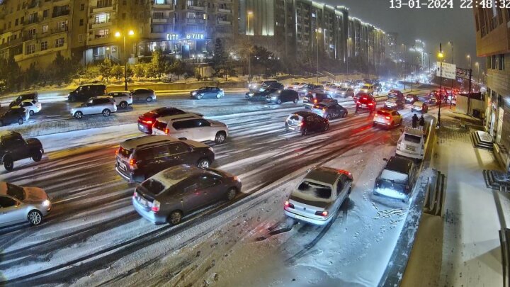 Hava şəraiti ilə əlaqədar Bakının bəzi yollarında sıxlıq var -