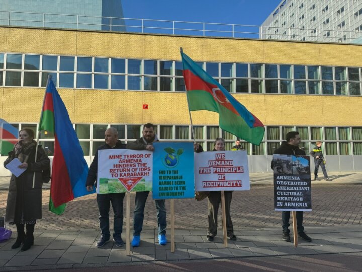 Azərbaycan diasporunun üzvləri Haaqada mina terroruna qarşı dinc etiraz aksiyası keçiriblər