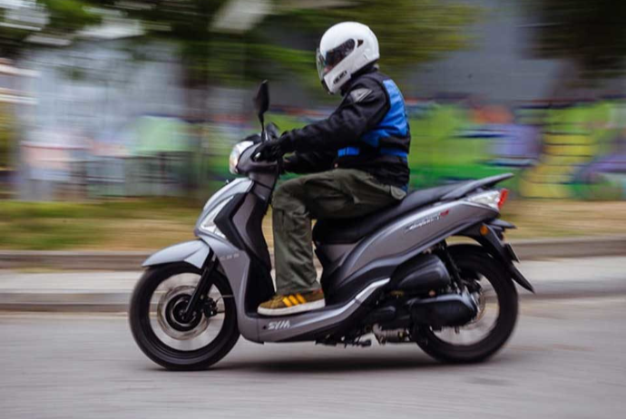 Yol polisi qeyri-sabit ​hava şəraiti ilə əlaqədar moped sürücülərinə xəbərdarlıq edib