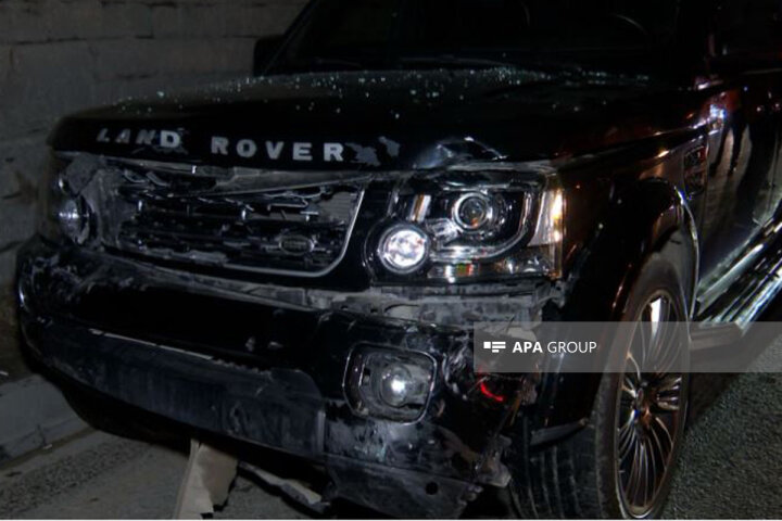 Bakıda qəza törədən “Land Rover”in sürücüsü sərnişini döyüb -