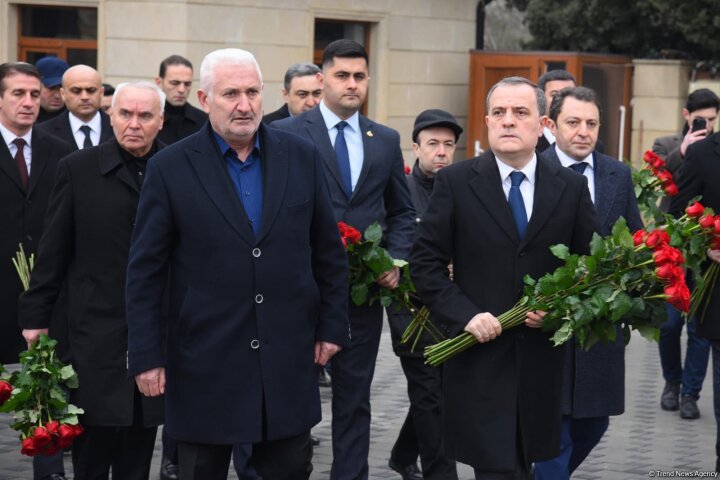 Ceyhun Bayramov İranda şəhid olan Orxan Əsgərovun məzarını ziyarət edib -